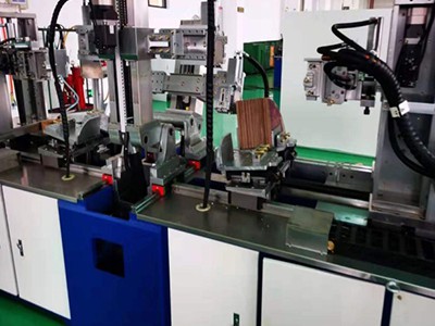 Machine de bobinage et formage pour moteur haute tension
