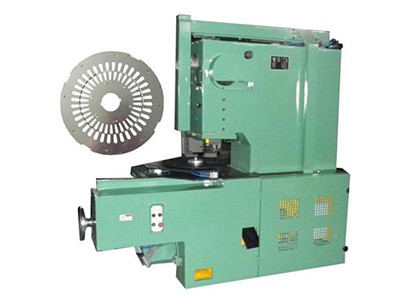Machine de production de moteur