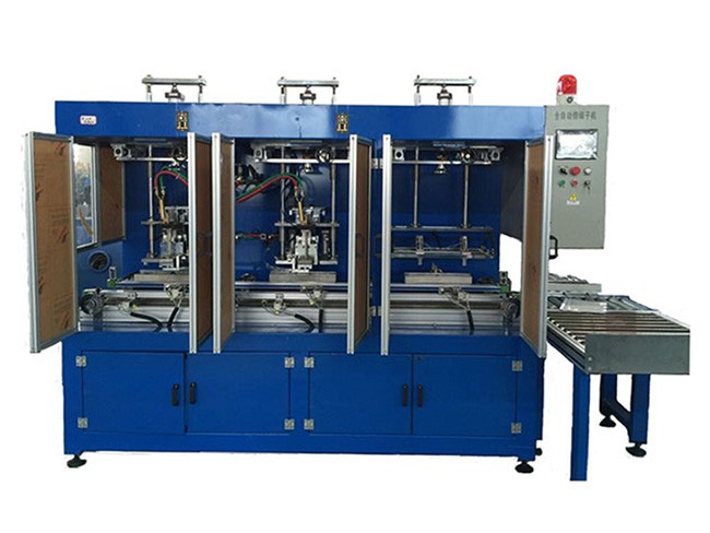 Machine de soudage automatique, pour bornes de batterie