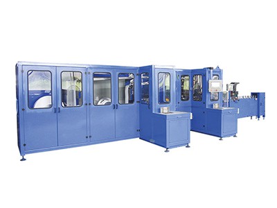 Machine pour enveloppement et empilage de plaques de batterie