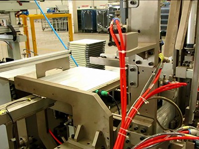 Machine d’assemblage de noyaux de chauffage