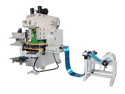 Machine de poinçonnage pour ailettes
