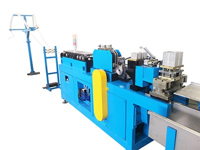 Machine à couper et rigidifier les tubes Bundy