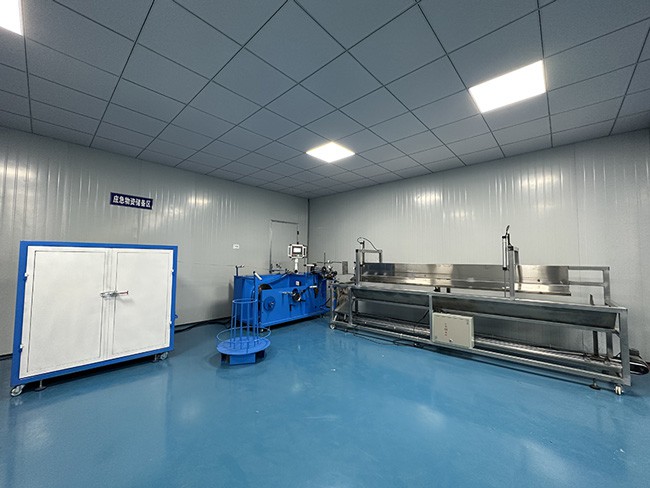 Machine de formage automatique de conduits flexibles en aluminium FAD-600D