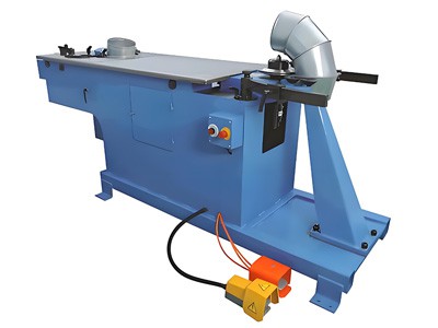 Machine de formage de coudes hydrauliques