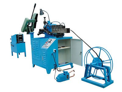 Machines de formage pour tuyaux