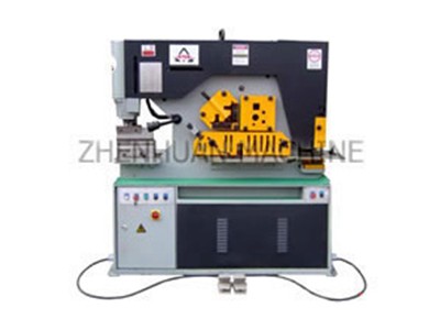 Machine monobloc de poinçonnage,de découpe et de pression