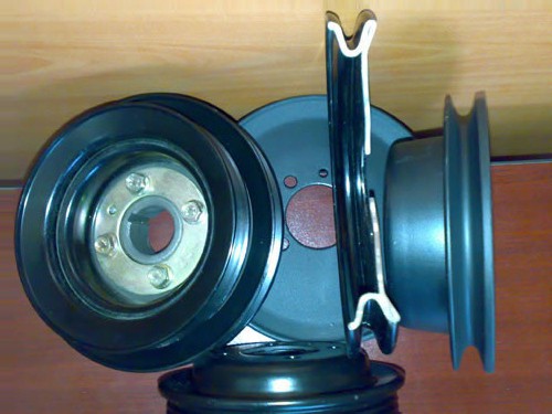 Machine de fluotournage de poulies